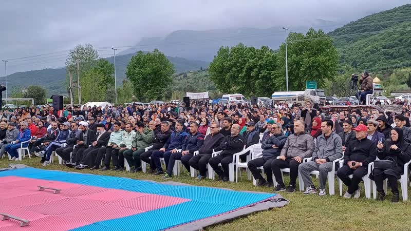 برگزاری همایش پیاده‌روی خانوادگی در گلوگاه مازندران به مناسبت روز ارتش و پخش زنده از شبکه ۳ سیما